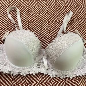NWT Bra- White color- Cup B- Size 38/85